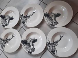 Lot de 6 ASSIETTES CREUSES, en PORCELAINE