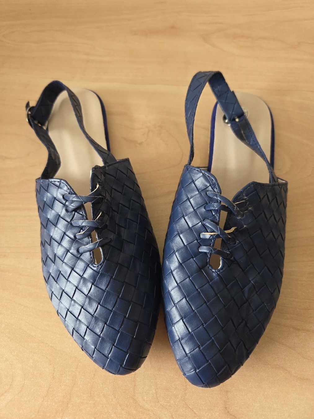 Scarpe da donna: Leder oder Kunstleder? Sommer Damenschuh Dunkelblau Gr.39 – Nuovo (secondo la descrizione) da Winterthur venduto da katzen07