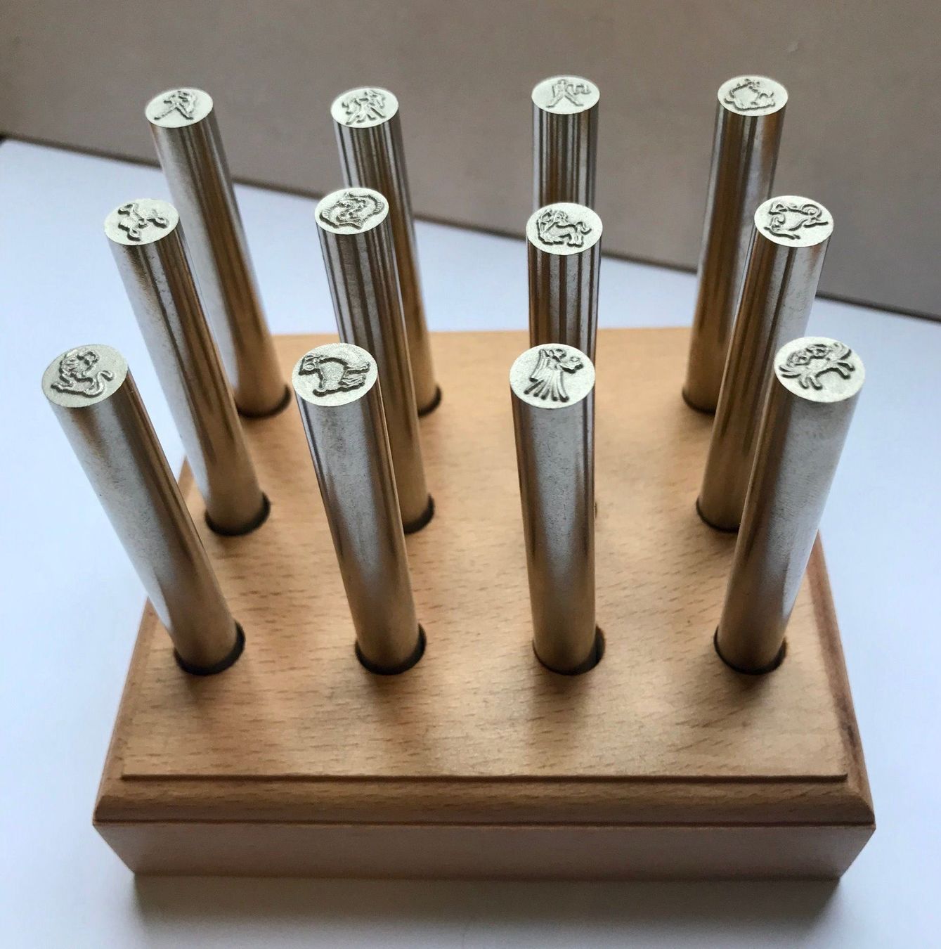 Attrezzi: Horoskop - Punzensatz – Nuovo e nell'imballaggio originale da Hinwil venduto da schmuckTools