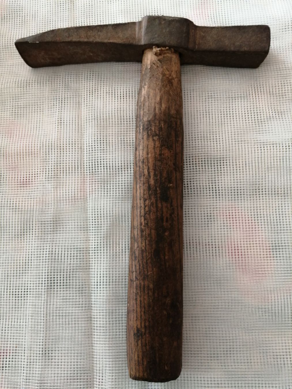Tutti gli attrezzi: Antiker Steinhammer/Fäustel mit Holzgriff  – Usato da Honau venduto da holunder3 5