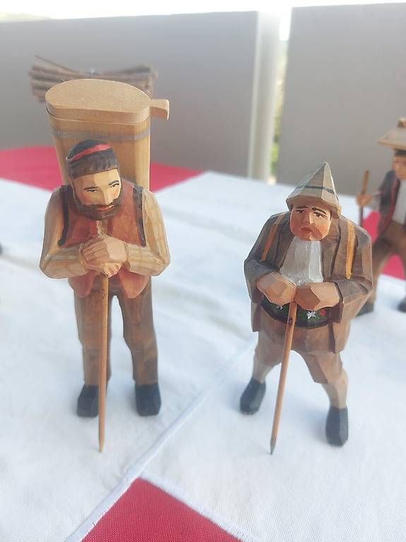 Figurines: Huggler Brienz Holzbildhauerei Komplett oder Einzel – D'occasion à Bremgarten AG par marcelbu62 2