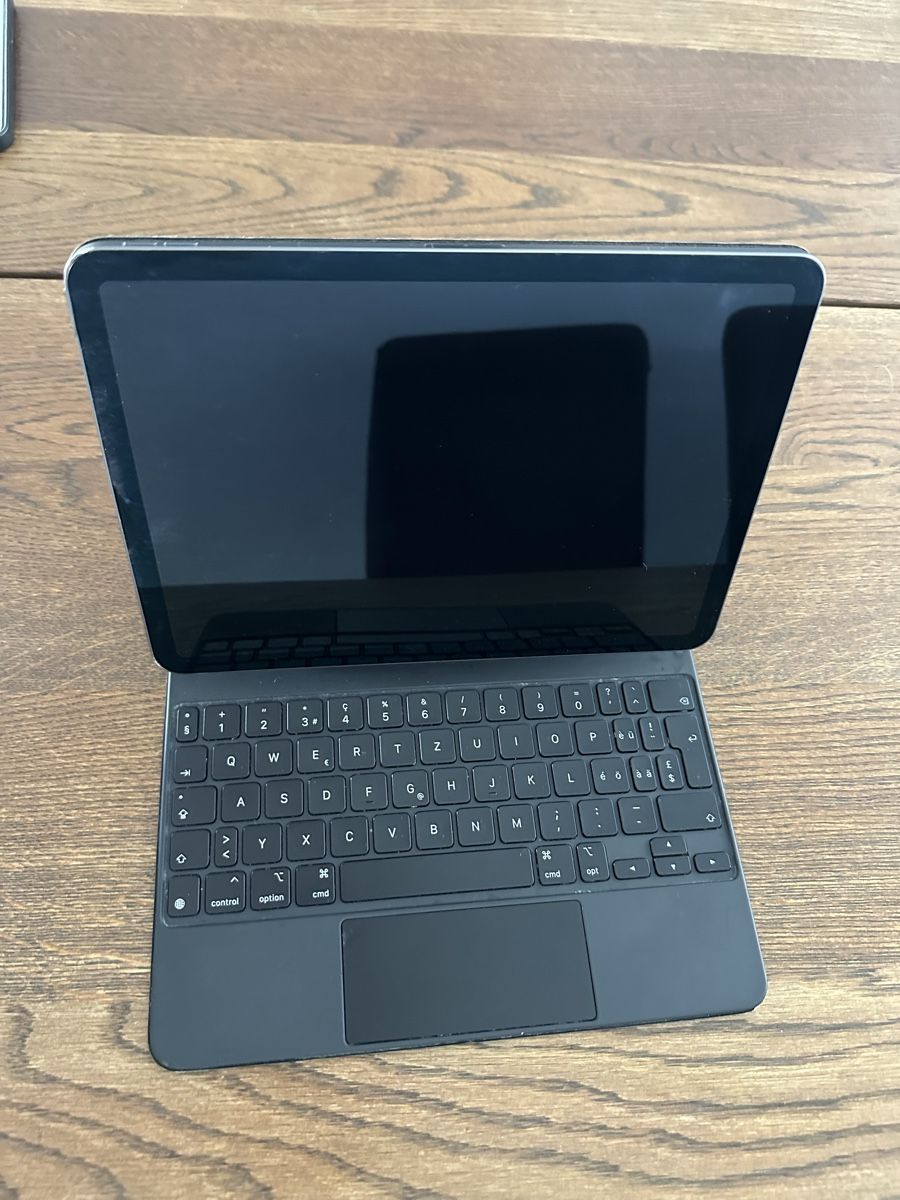 Apple Tablet PC: Apple iPad Air 4 Gen 10.9" 5G + Magic Keyboard – Usato da Bäch SZ venduto da marco0003 1