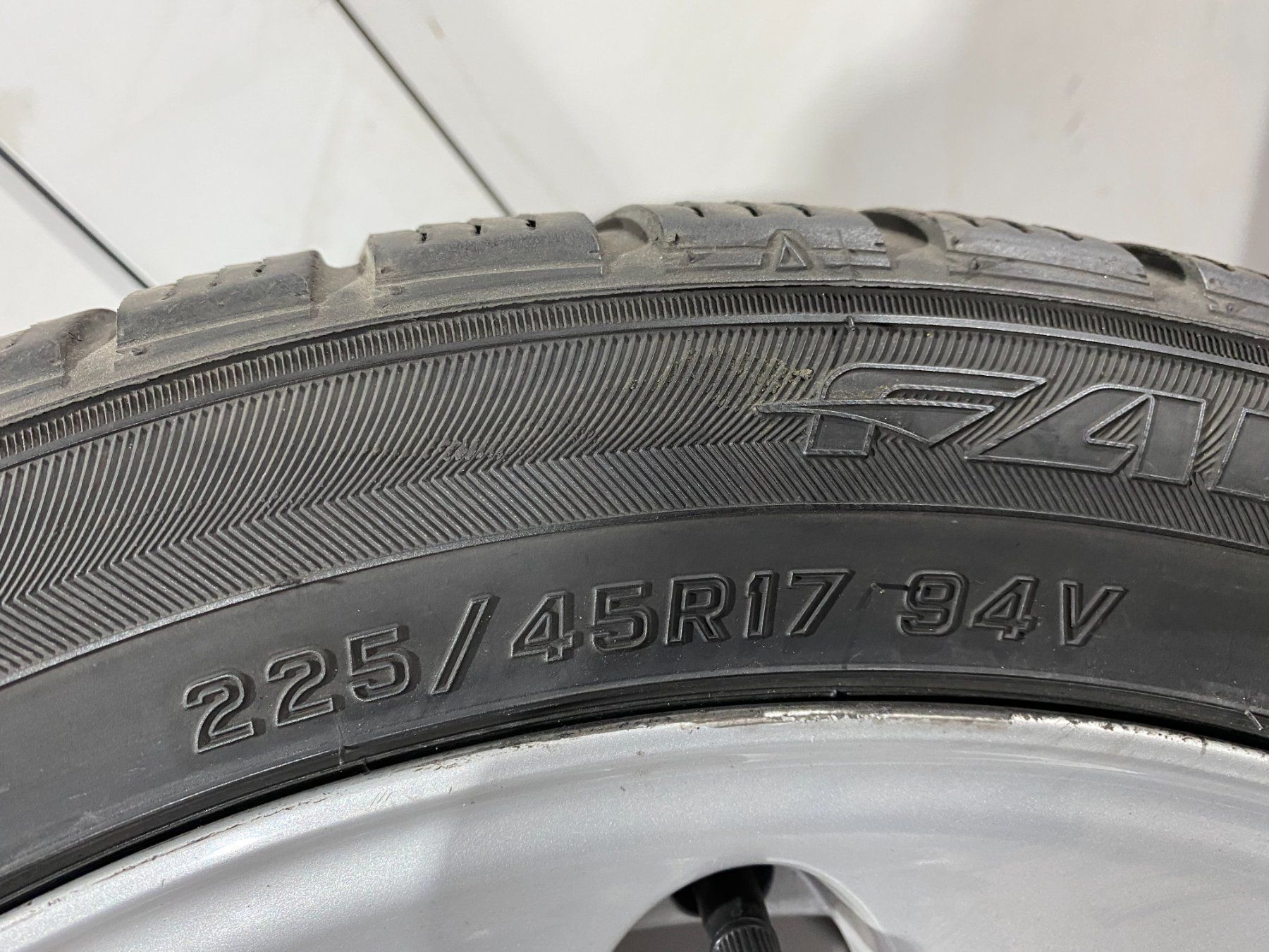 BMW Pneus & Kompletträder: 4 X 17 Zoll  BMW Winterräder – Gebraucht aus Altstätten von TM-Auto 3