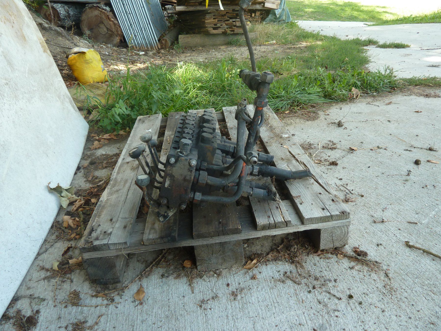Tutte le macchine: Un distributeur hydraulique – Usato da Russy venduto da Guenefle 1