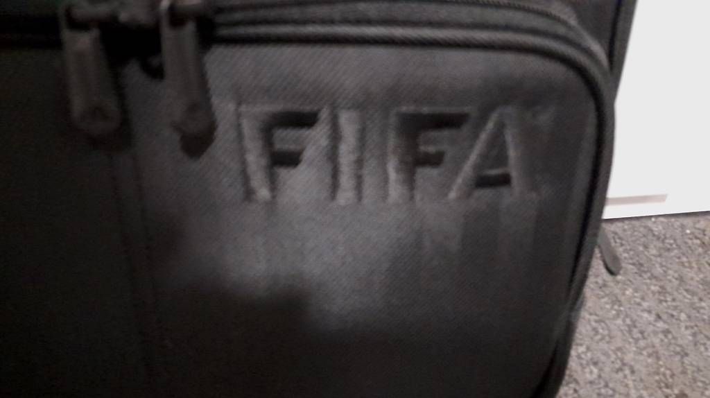 Adidas Reisekoffer: FIFA Adidas Reisekoffer, neu, schwarz – Neu und originalverpackt aus Schwerzenbach von Aura888 3