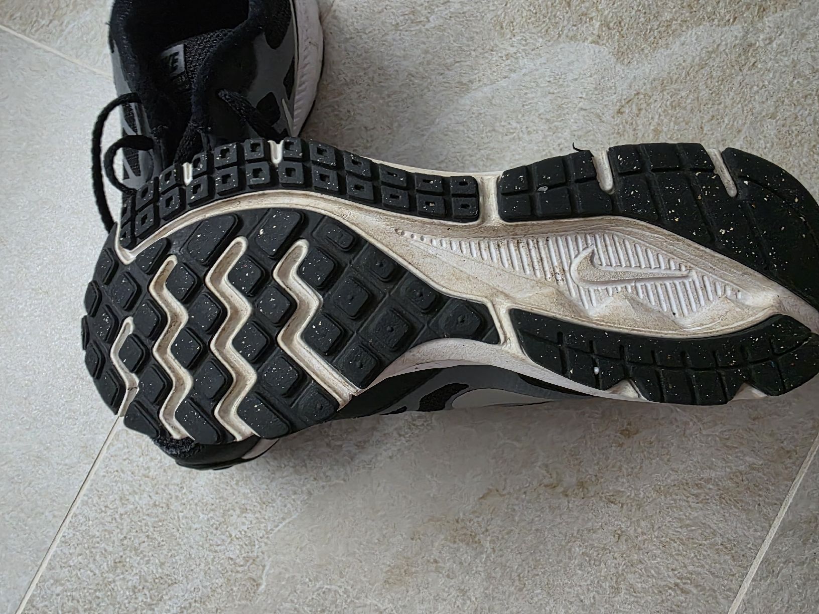 Nike Scarpe da donna: Nike Downshifter Laufschuhe Gr. 38.5 – Usato da Toffen venduto da ver_x68f 3