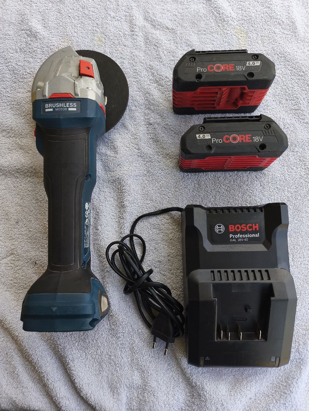 Bosch Tutti gli attrezzi: Bosch Akku Winkelschleifer Set – Usato da Recherswil venduto da Sruscha58