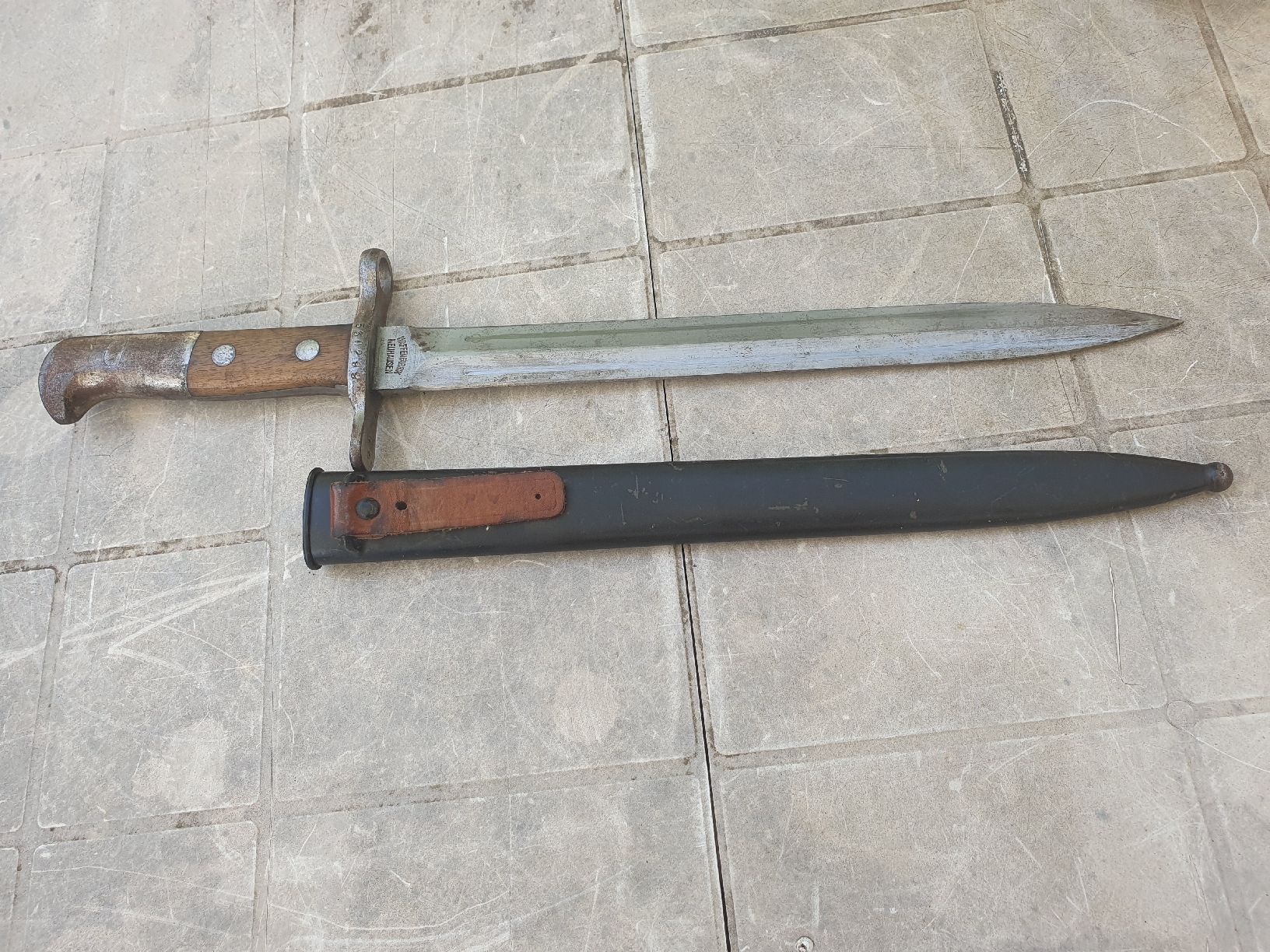 Armée suisse Armes blanches: Baïonnette suisse modèle 1914 avec fourreau état usagé – D'occasion à Biel/Bienne par jms_t662