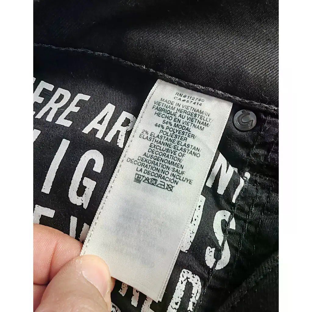 True Religion Pantalons: True Religion Straight Relaxed Schwarz – D'occasion à Hünenberg See par nik_g2y2 6