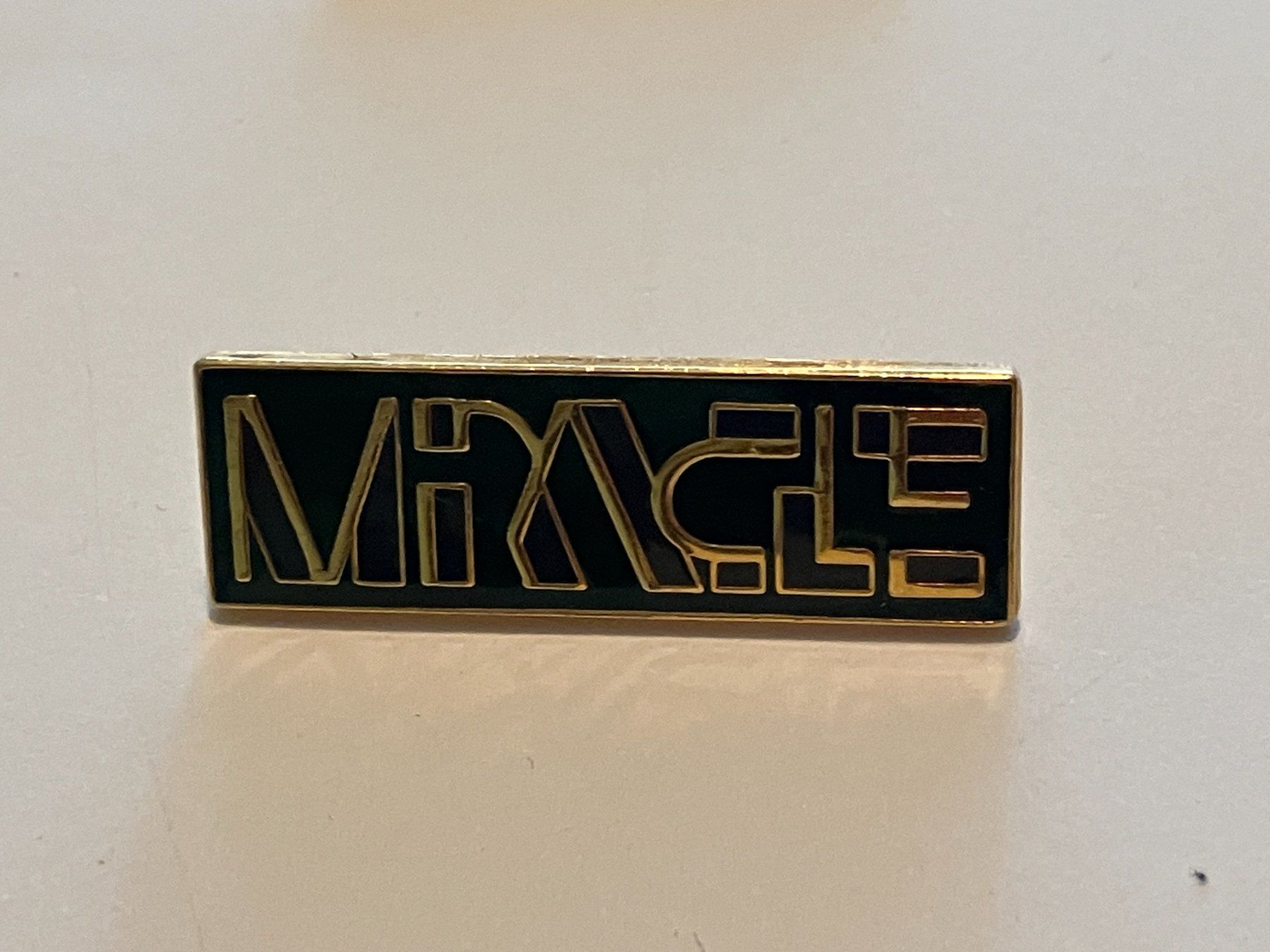 Placchette & Badge: 1 Pin Miracle – Usato da Basel venduto da djwwpp