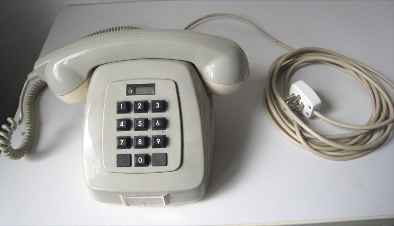 Swisscom Telefoni: Tischtelefon, Modell 70, grau, mit Gebührenzähler, – Usato da Zürich venduto da Bilewaz