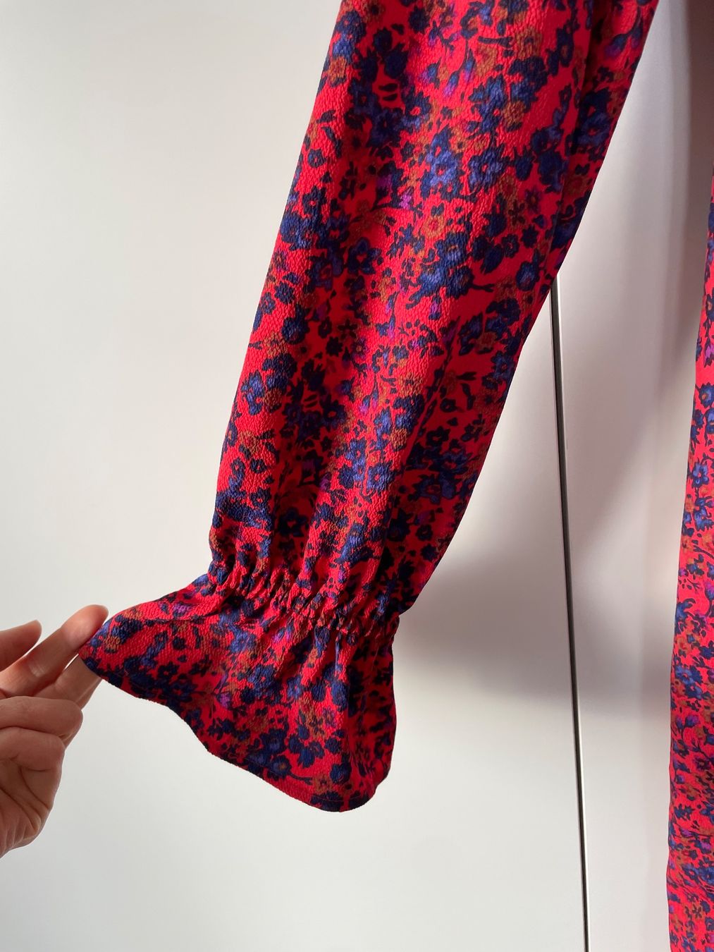 H&M Vestiti: H&M Kleid, Gr. 40, rot-blaues Blumenmuster – Usato da Neukirch an der Thur venduto da bee88 3