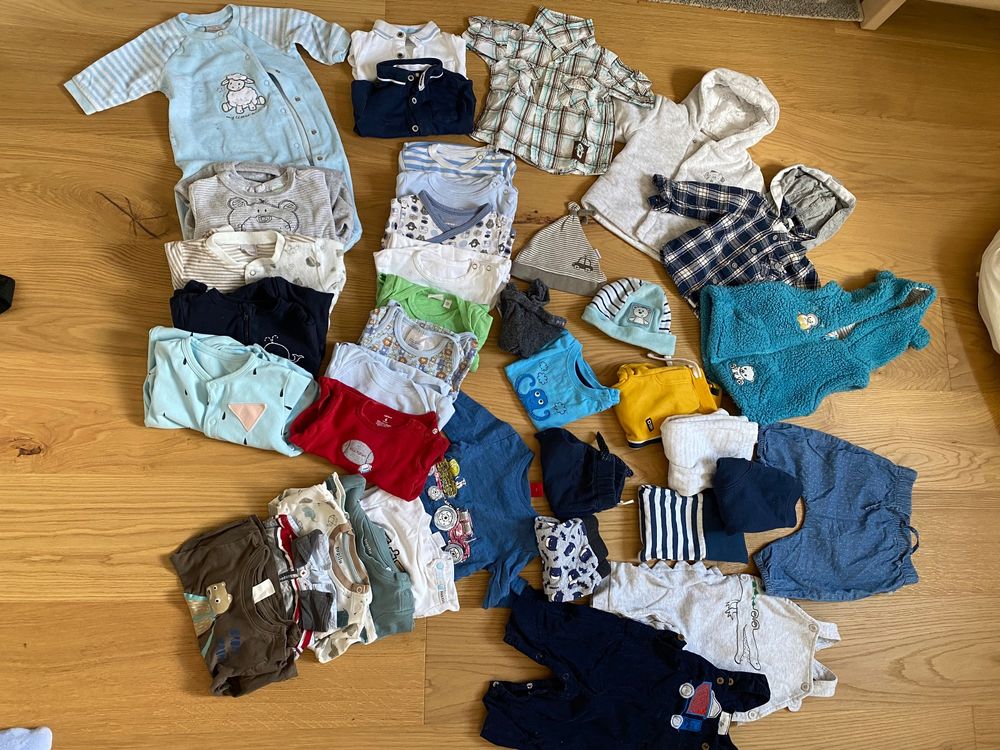 Ensembles coordonnés: +++TOP XXL Kleiderpaket Boys 62+++ 37 Teile!!! – D'occasion à Trachslau par M_Schmid81
