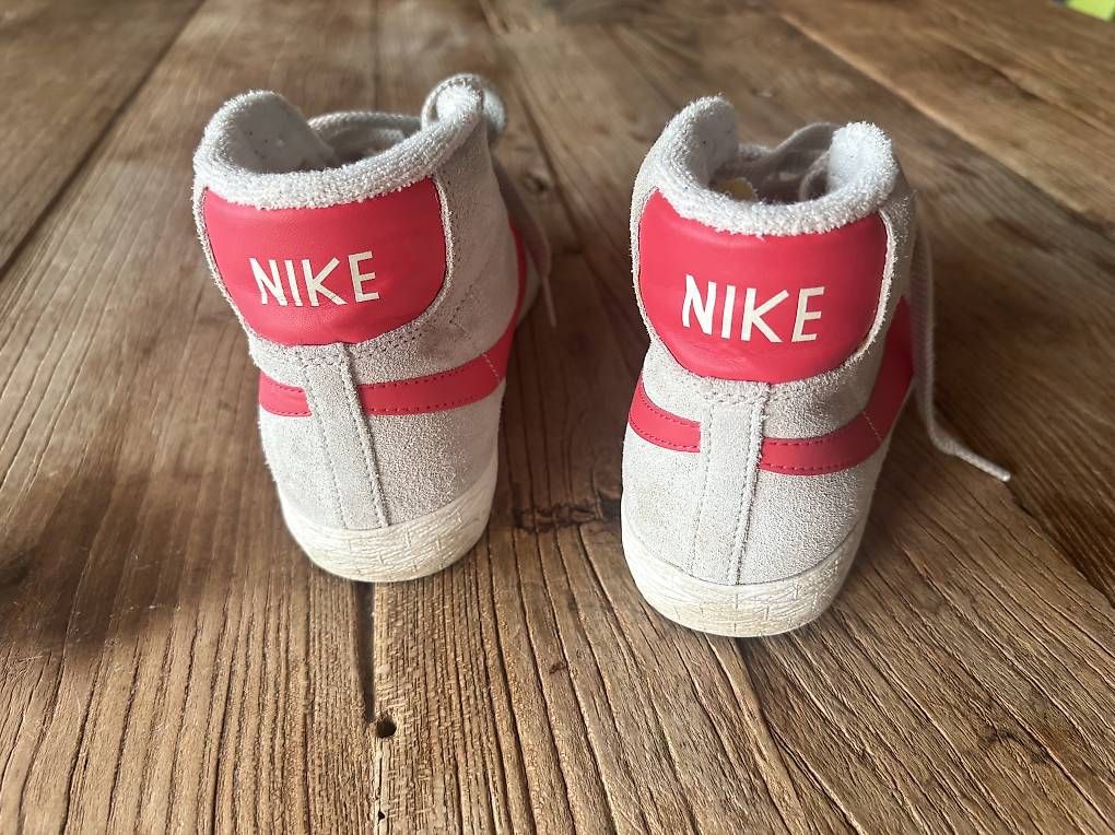 Damenschuhe: Sneaker von Nike 36.5 – Gebraucht aus Ried b. Kerzers von Yomue 1