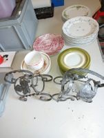 Diverse pozelanteller weinflaschenhalter