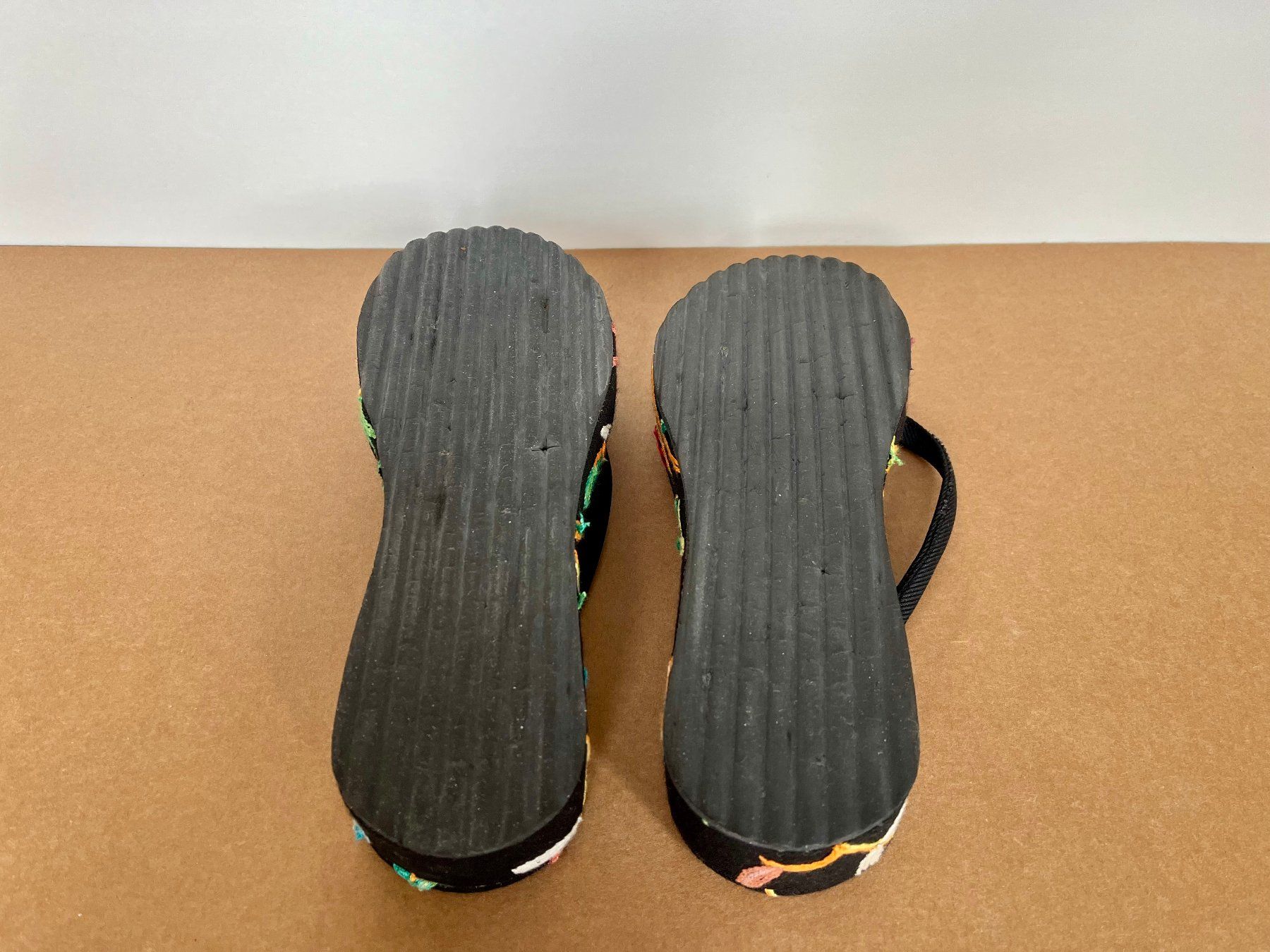 Scarpe da donna: flip flop LOVE – Usato da Bern venduto da Odimarlo 3