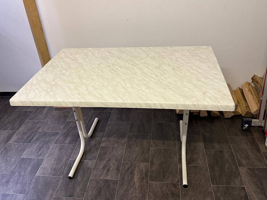 Tables: Gartentisch klappbar – D'occasion à Domat/Ems par TORA89