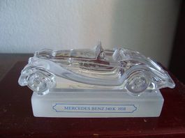 Deux presse-papier Bugatti et Mercedes en verre