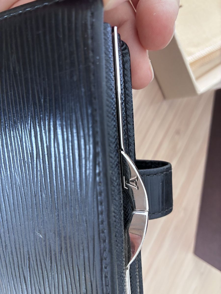 Louis Vuitton Brieftaschen: Louis Vuitton Epi Portemonnaie – Gebraucht aus Männedorf von Julilah 8