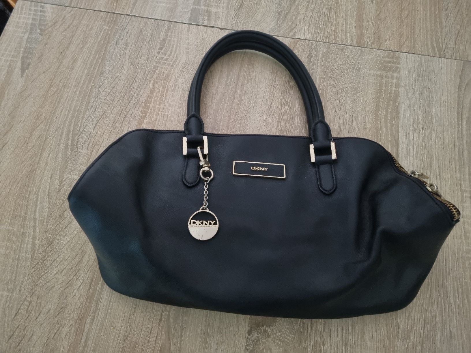 DKNY Taschen für Damen: Original DKNY Handtasche schwarz – Gebraucht aus Lengnau BE von raki12