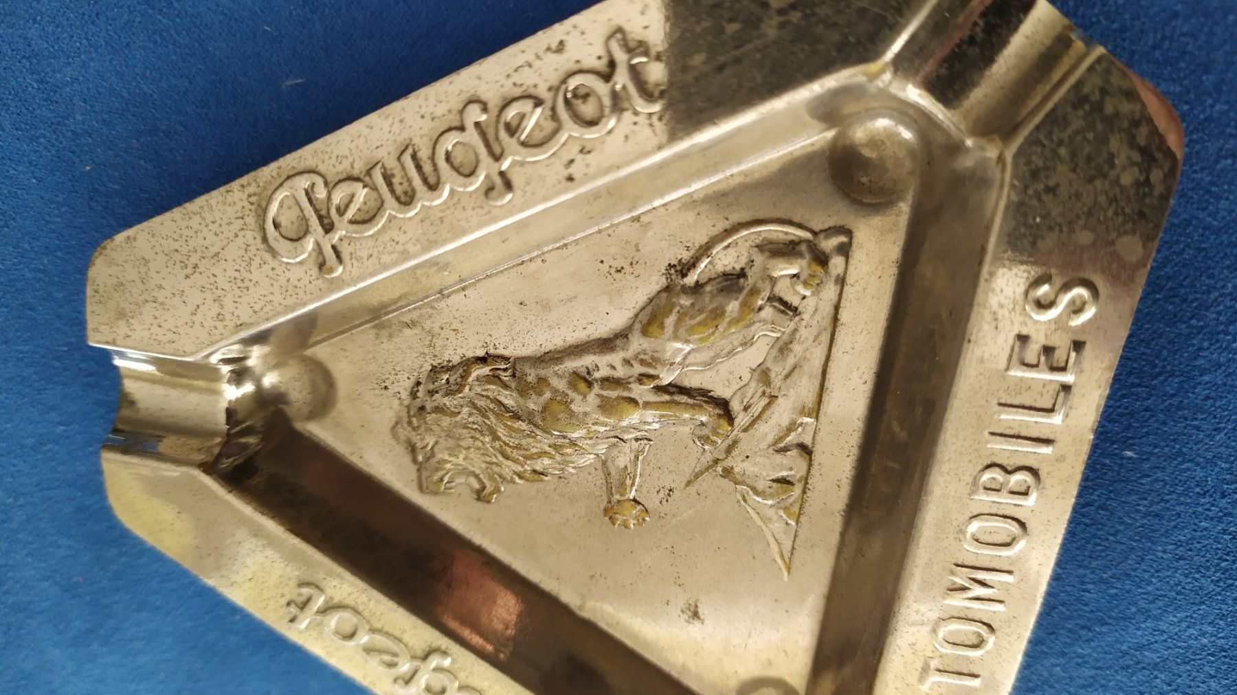 Portacenere: Ancien cendrier PEUGEOT – Usato da Chezard St-Martin venduto da Loucail 1