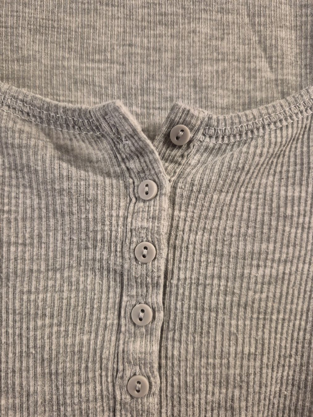 H&M T-Shirts: Feinripp-Langarmshirt Grau, Grösse M, H&M – Gebraucht aus La Neuveville von Vestiaire_2011 1