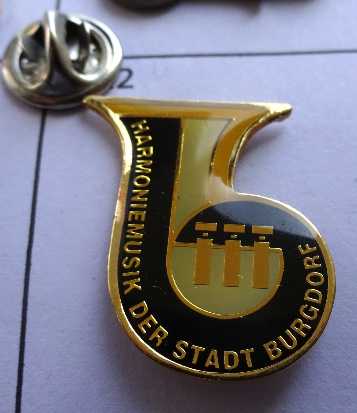 Placchette & Badge: Pin Harmoniemusik der Stadt Burgdorf – Usato da Utzenstorf venduto da BUtter81