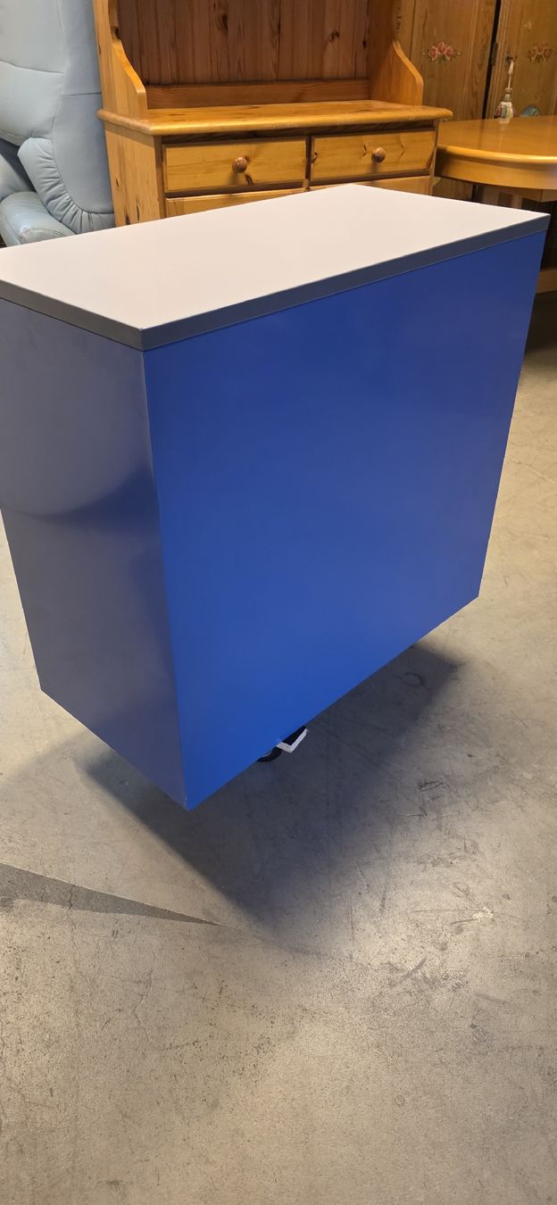 Lista Banconi: Blauer Rollcontainer mit 4 Schubladen Schlüssel fehlt – Usato da Wittenbach venduto da gruezi-schwiz 2