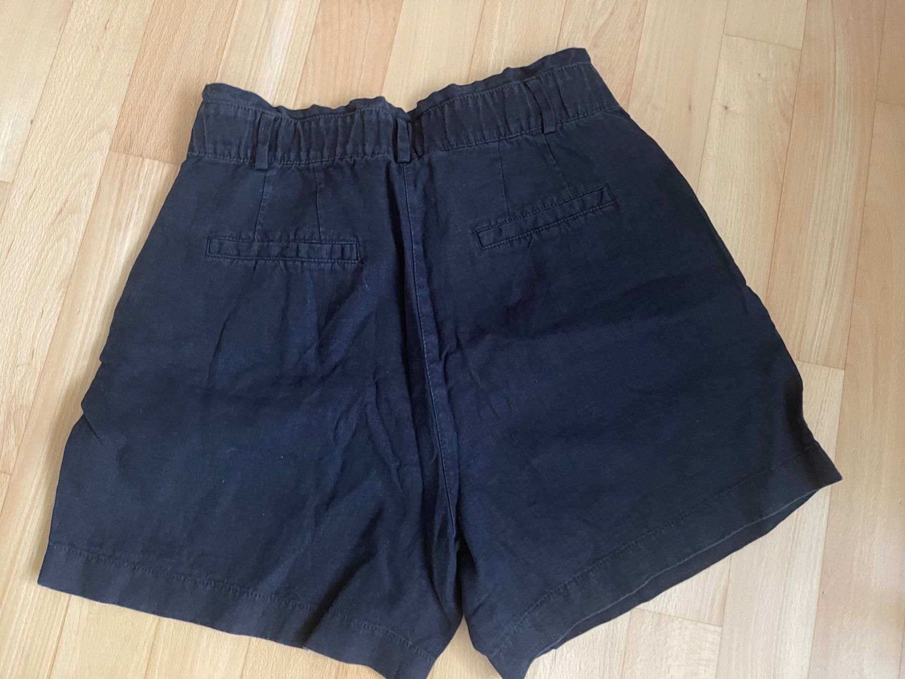 Esprit Pantaloni: Schwarze Shorts Esprit Gr. 38 – Usato da Oberrieden venduto da Boccia1981 2