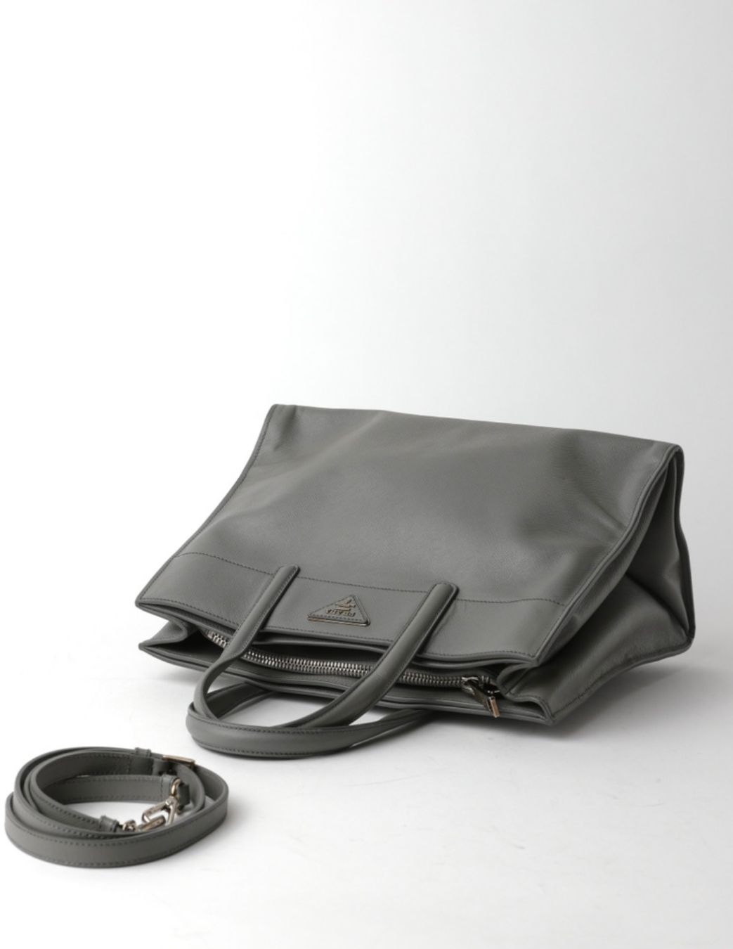 Prada Borse da donna: PRADA TRIPLE POCKETS TOTE BAG – Usato da Pregassona venduto da Reluxuryspace 4