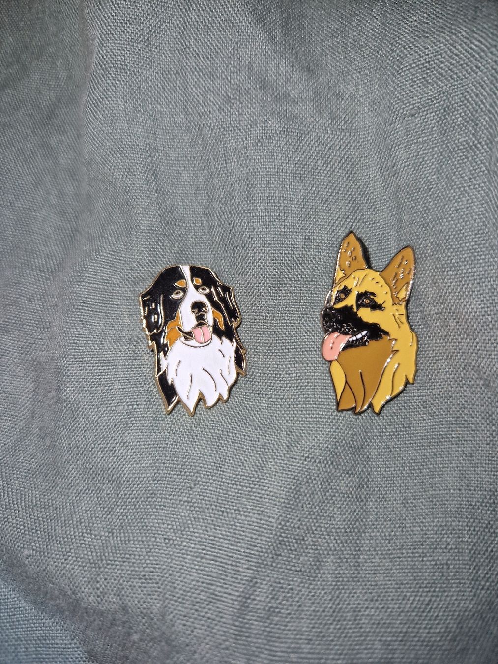 Swiss Plaquettes & Badges: Hunde Pin – Neuf (Voir description) à Ostermundigen par Debi777