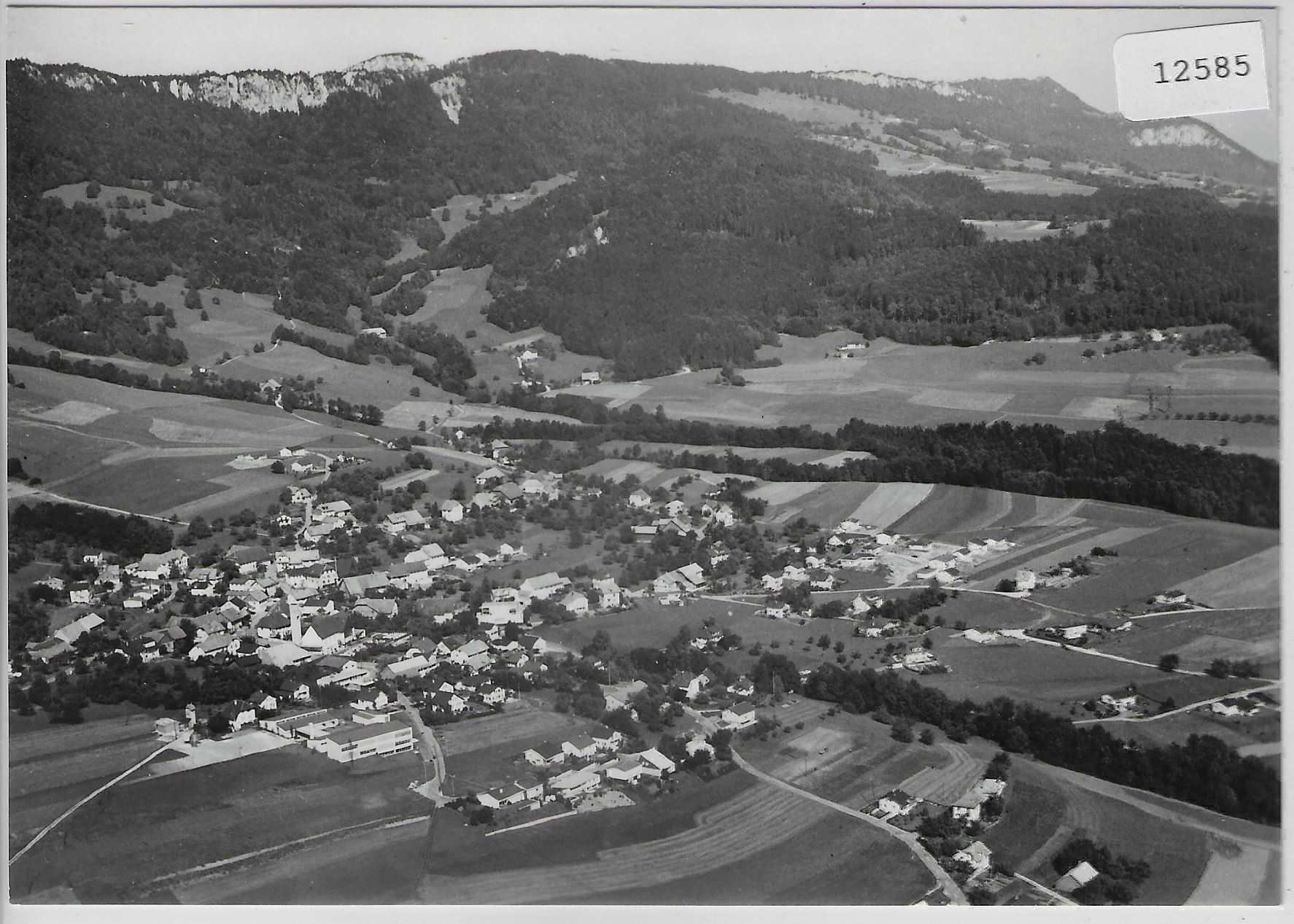 Cartoline postali: Flugaufnahme Günsberg SO – Antico da Ettingen venduto da Kartenplanet