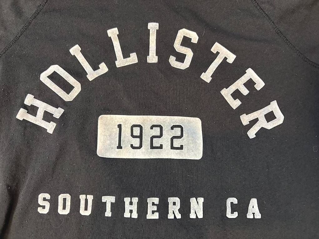 Hollister T-shirt: Langarmshirt Hollister Gr. S – Usato da Willisau venduto da ani_gtk8 1
