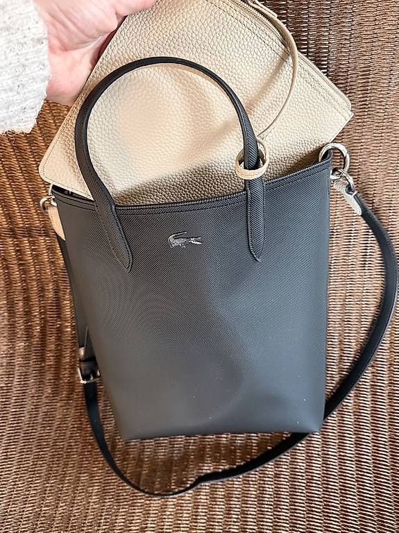 Lacoste Taschen für Damen: Lacoste Handtasche – Gebraucht aus Steffisburg von Artschipa 2