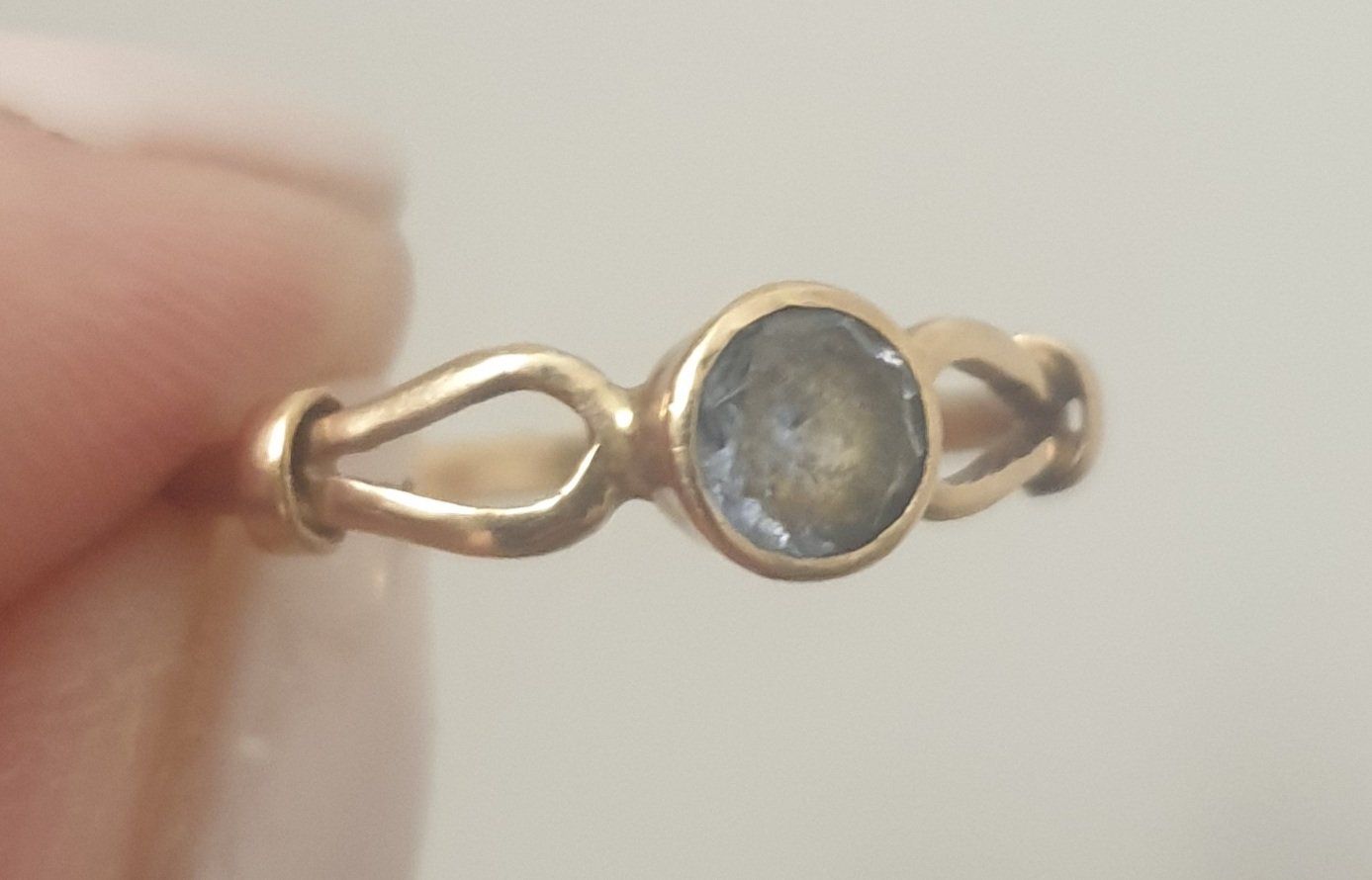 Bagues: Bague en or avec Topaz – D'occasion à Fribourg par mal_8zjh 6