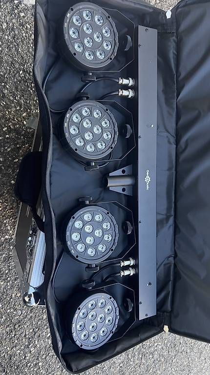 Lampade: Dj- Barre avec 4 spots LED – Usato da La Chaux-de-Fonds venduto da vmateus 2
