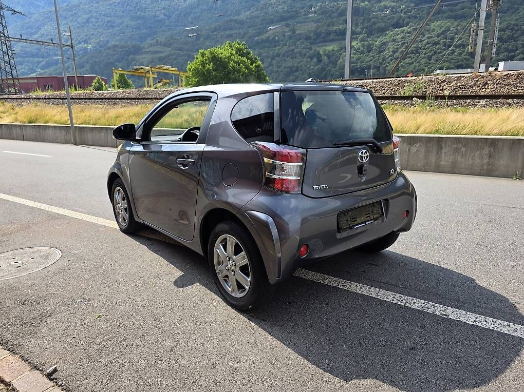 Automobili: Toyota IQ    Targabile Da Subito – Usato da Cadenazzo venduto da LuismacchineSagl 2