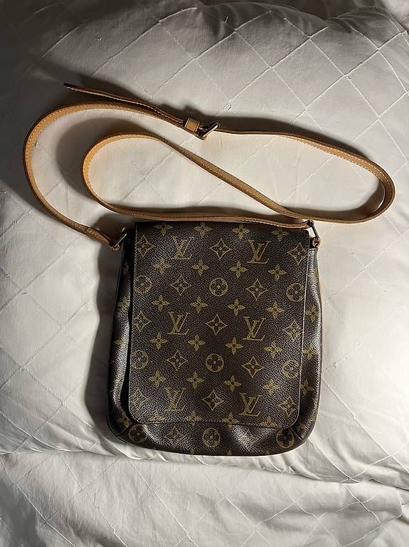 Sacs femmes: Sac Luis Vuitton vintage - monogram  – D'occasion à Choëx par car_stl6