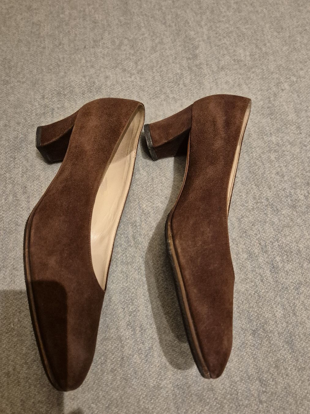 Bally Damenschuhe: Bally Pumps Wildleder braun Grösse 6.5  – Gebraucht aus Herrliberg von SELENONAUTKA 2