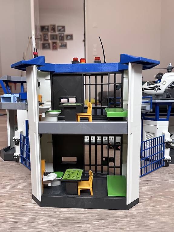 Playmobil Giocattoli: Playmobil Polizeistation - grosses Set – Usato da Gossau ZH venduto da DiBeGo 2