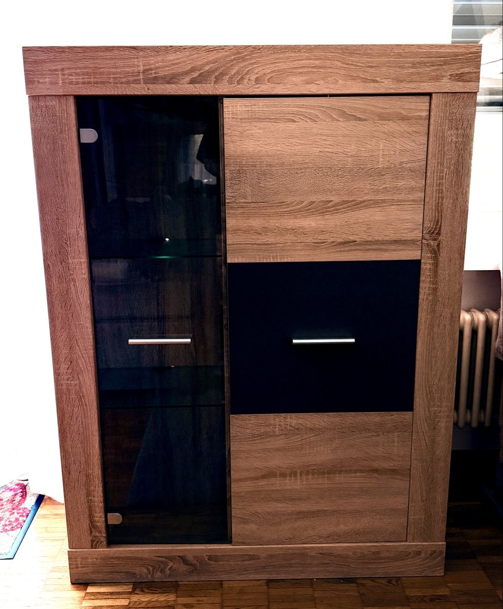 Schränke: Schrank/Vitrine mit Glas – Gebraucht aus Uster von gamergirl04