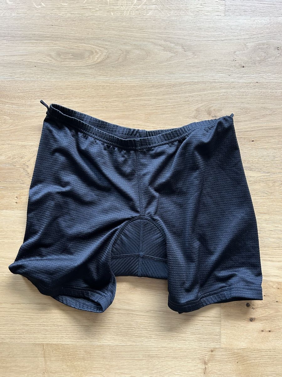 Pantalons: Radhose schwarz Grösse M  – D'occasion à Herisau par trainee0102