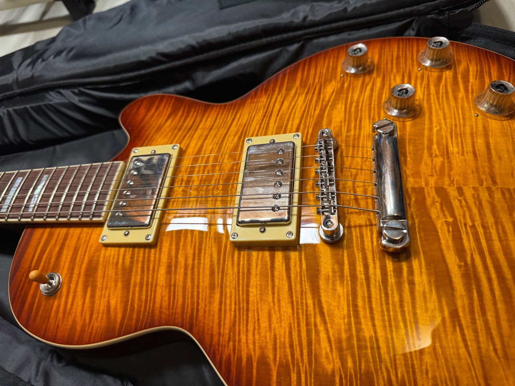 Strumenti musicali: Guild Form LP, Bluesbird ITB – Usato da Pfäffikon ZH venduto da MM8619