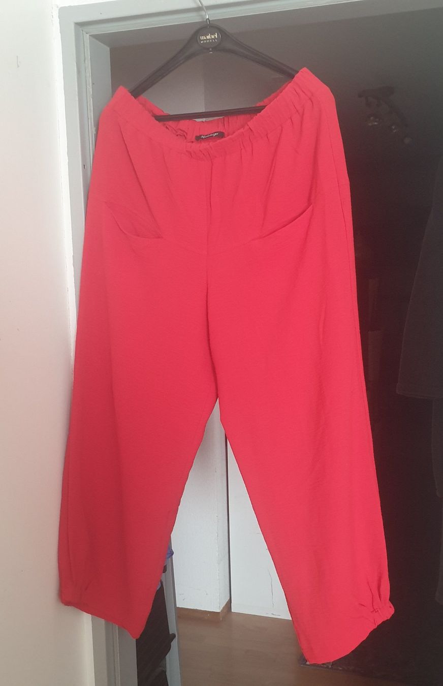Niederberger Pantalons: Niederberger, Hose in rot – Neuf (Voir description) à Frenkendorf par Chrigeli01