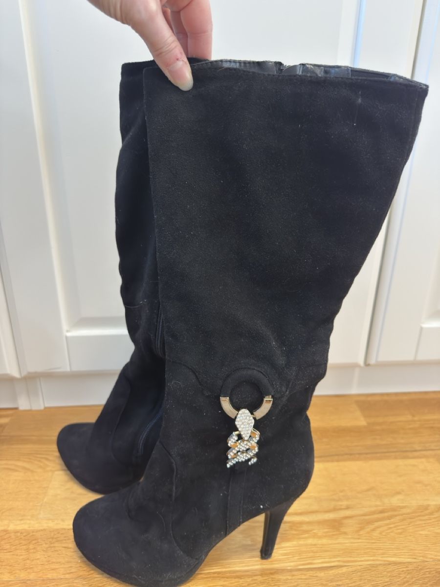Scarpe da donna: Schwarze Wildleder Stiefel mit Absatz, Grösse 39 – Nuovo (secondo la descrizione) da Arlesheim venduto da Eli_77 4