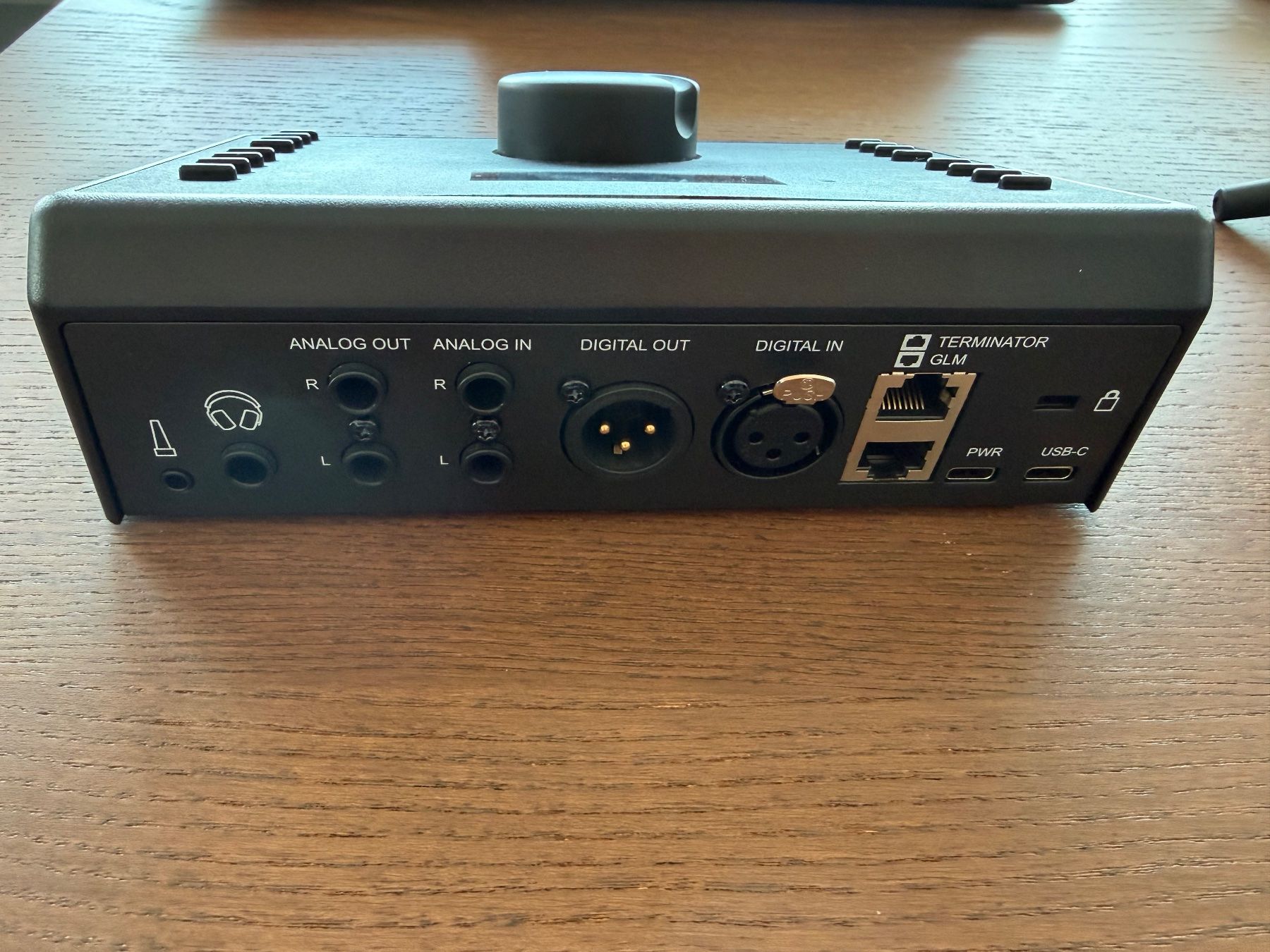 Attrezzatura per studi di registrazione: Genelec 9320A SAM GLM Reference Monitor Controller – Usato da Neuhausen am Rheinfall venduto da stefxyz 4