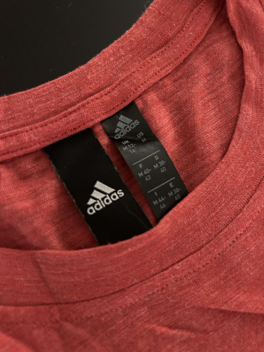 Adidas T-Shirts: Magliette Adidas senza maniche – Gebraucht aus Tenero von Laura-Pedu 2