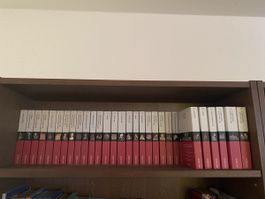 Weltbild Buchreihe mit 33 Bänden guter Zustand
