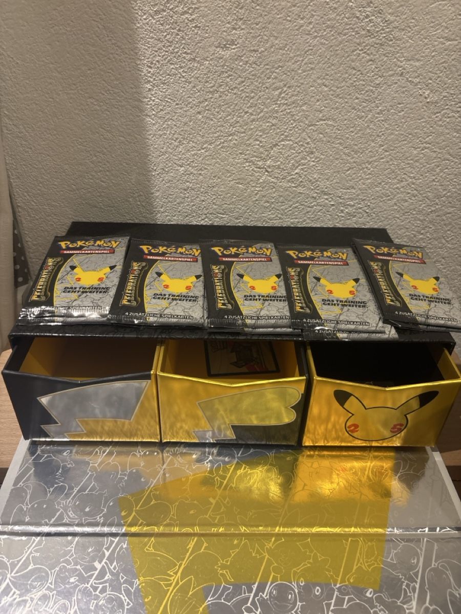 Pokémon Carte collezionabili: Celebration Booster 10Stk. + UPC Box – Nuovo (secondo la descrizione) da Anglikon venduto da raf_7sml