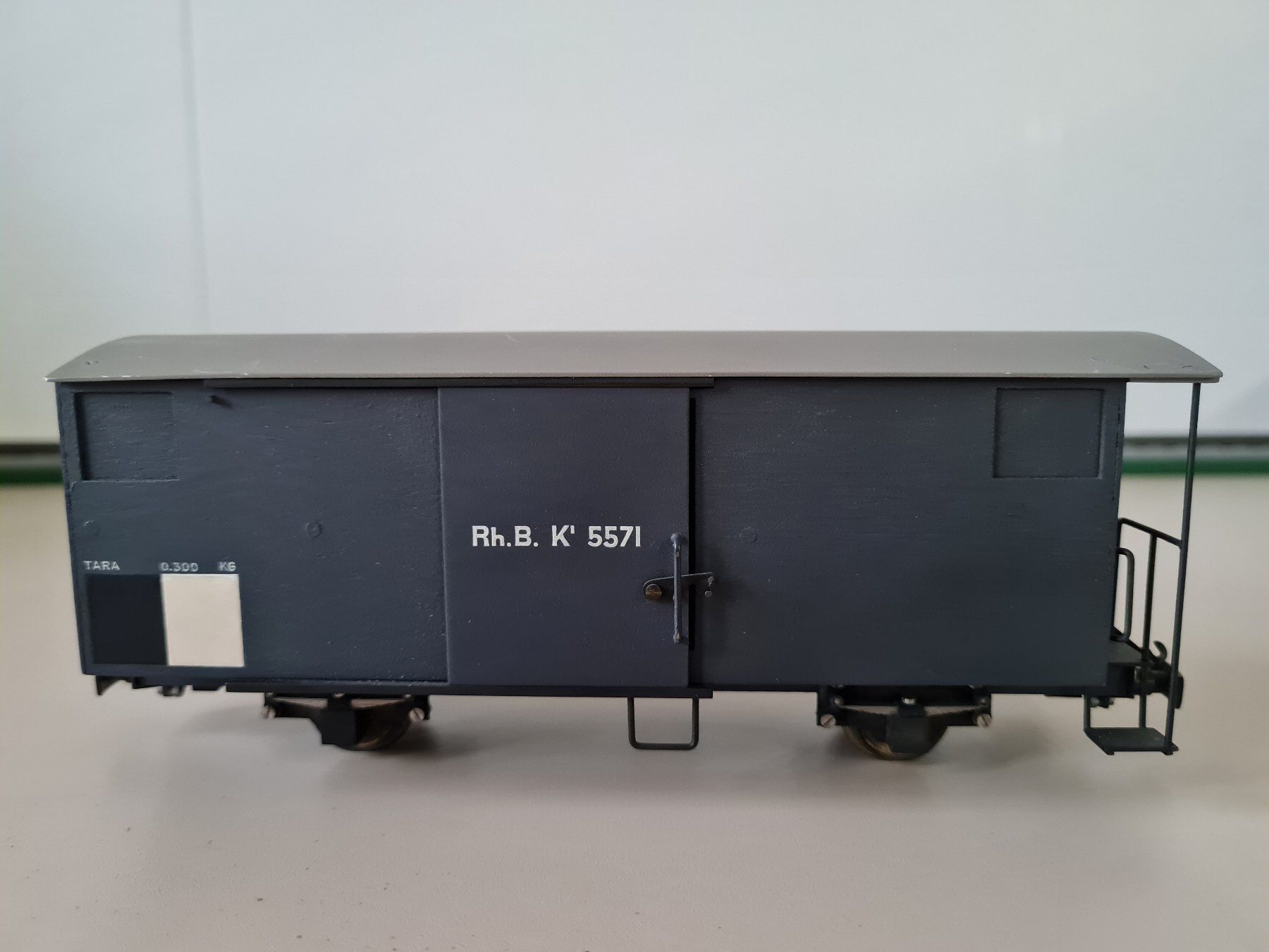 Fama Modellini di ferrovie: Spur Om ??? - 2 Güterwagen Rh.B. K' 5571 und 5572 - Eigenbau – Usato da Zollikofen venduto da Trina02 7